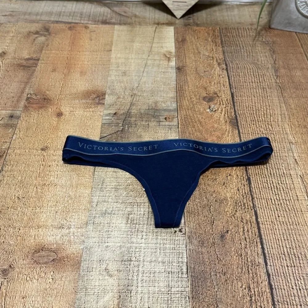 Victoria’s Secret Logo Cotton Thong Panty nwt navy blue 

Size XS